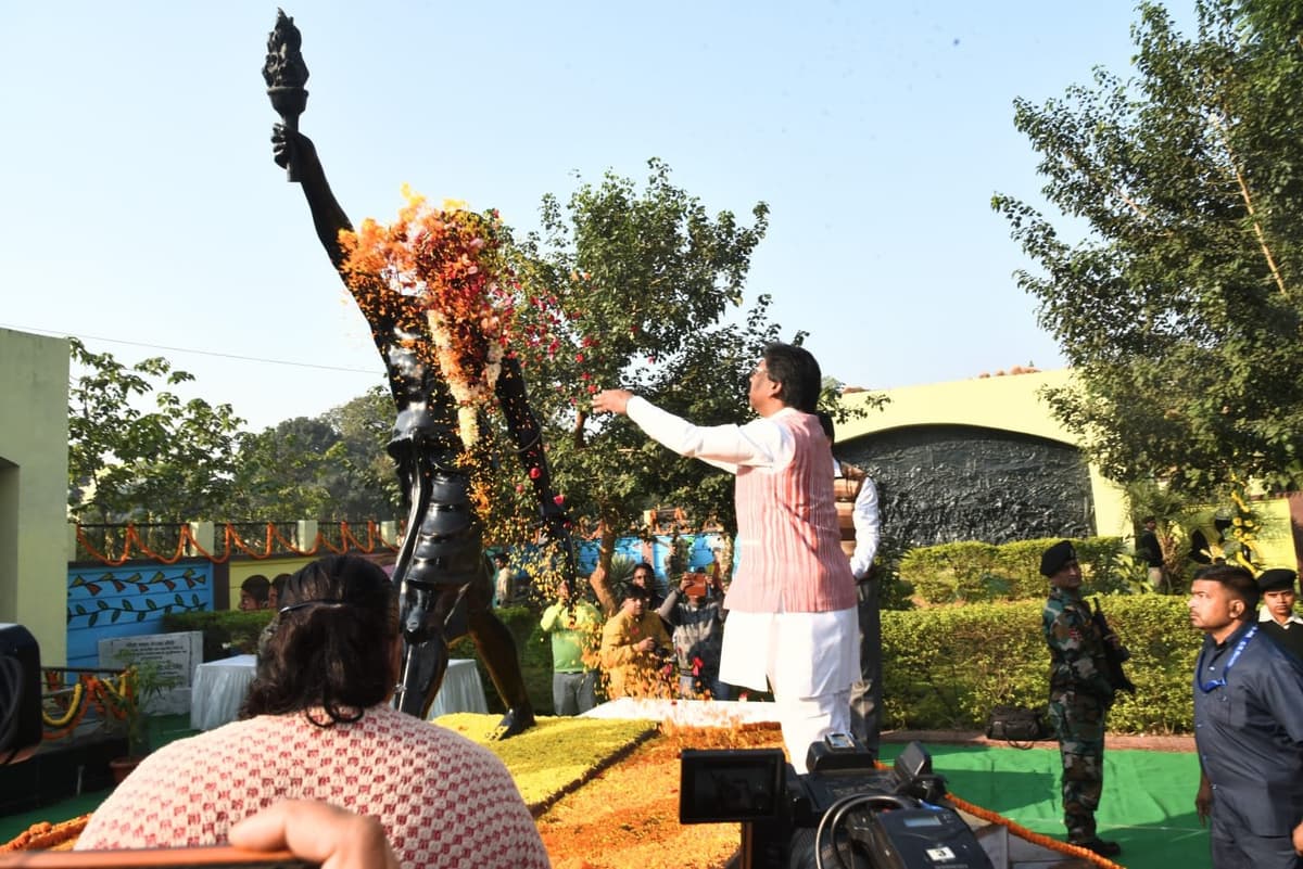 मुख्यमंत्री ने भगवान बिरसा पर चढ़ाएं श्रद्धा सुमन