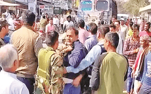 मुखिया अजय गुप्ता 15 हजार रुपये घूस लेते गिरफ्तार