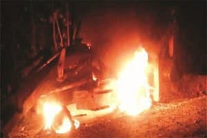 सड़क बनाने वाली कंपनी के साईट पर नक्सली हमला, वाहनों को फूंका