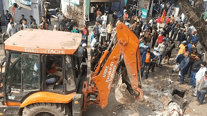 पूजा टॉकीज से रांगाटांड़ तक चला नगर निगम का अतिक्रमण अभियान