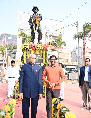 देश के प्रथम राष्ट्रपति की जयंती व शहीद अल्बर्ट एक्का की शहादत दिवस पर राज्यपाल और सीएम ने दी श्रद्धांजलि