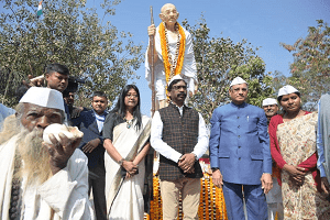 राष्ट्रपिता के विचार और आदर्श किसी भी हाल में जीवन से समाप्त नहीं होने देना चाहिए : हेमंत