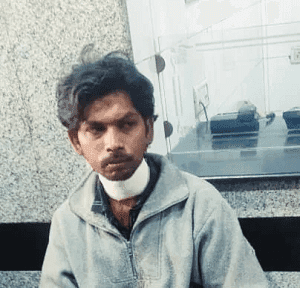 ठेले से चाकू उठा खुद की गर्दन काटी