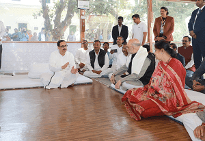 अनुकूल चंद्र ठाकुर के सत्संग आश्रम पहुंचे अमित शाह, आचार्य देव से मिले