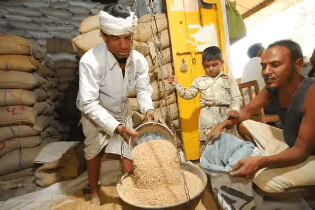 साहिबगंज में 8729 कार्डधारी दो राज्यों से उठा रहे है राशन, केंद्र ने मांगा रिपोर्ट