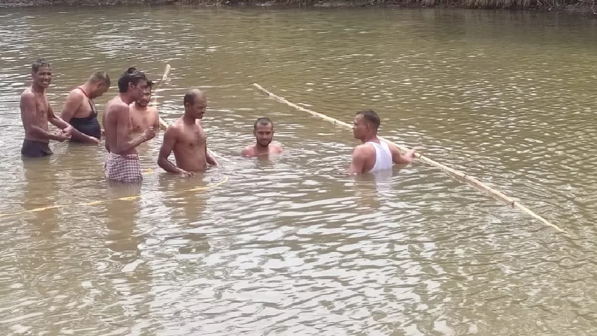 तीन दोस्‍त में एक की पानी में डूबने से हुई मौत