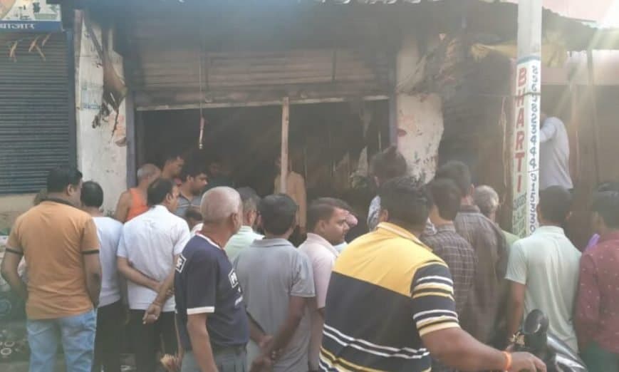 जयनगर रोड में शॉट सर्किट से लगी दुकान में आग, पांच लाख का नुकसान