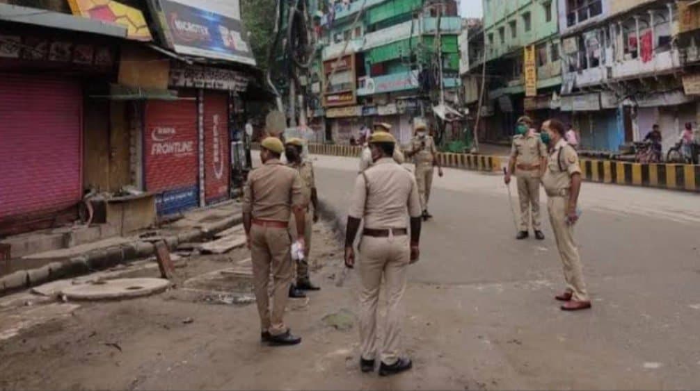 अतीक-अशरफ  की हत्या के बाद प्रयागराज की सड़कों पर छाई वीरानी, दुकानें बंद