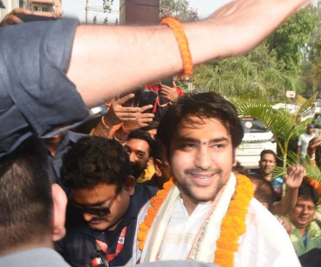 पटना एयरपोर्ट पर बागेश्‍वर बाबा ने भोजपुरी में बोला सब ठीक बा रौआ?