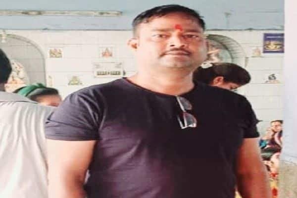 ईंटा-बालू सप्लायर ने फांसी लगाकर की आत्महत्या