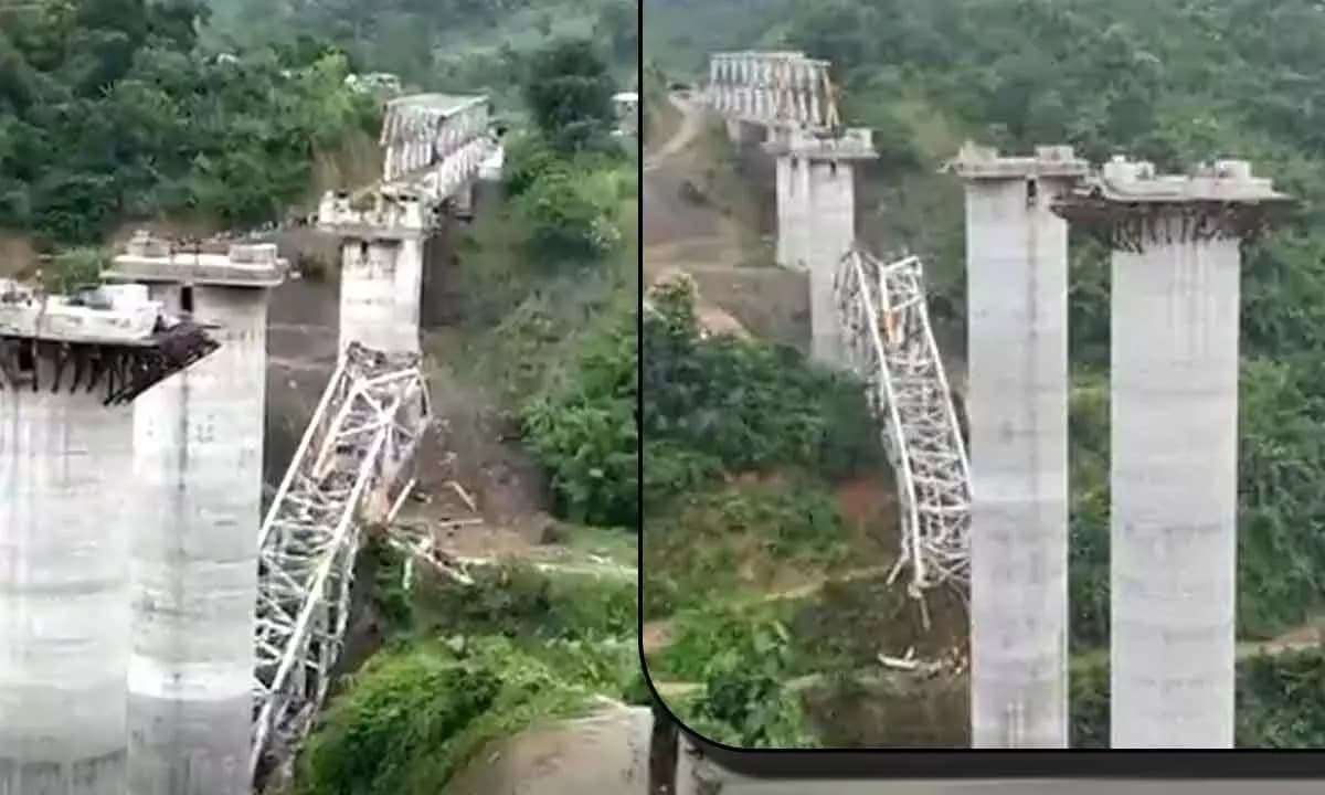 निर्माणाधीन रेलवे पुल गिरने से 17 मजदूरों की मौत
