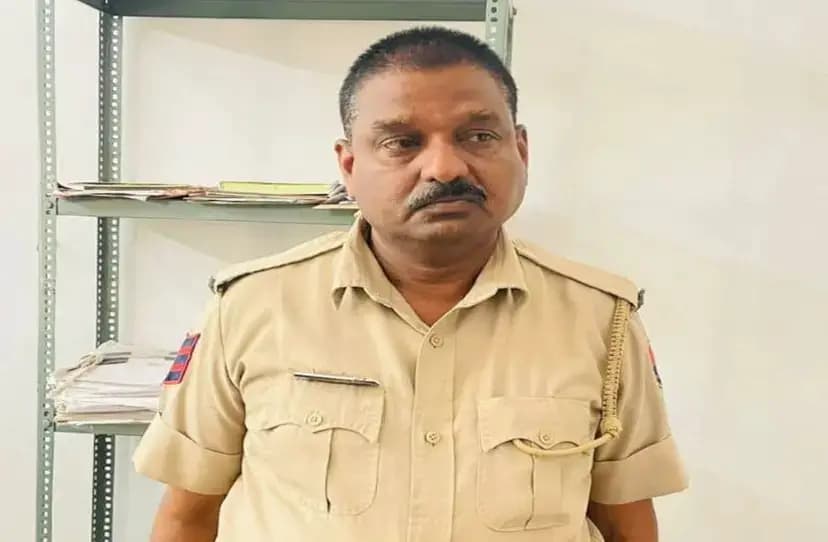3 हजार घूस लेते हेड कांस्टेबल को ACB ने रंगे हाथों पकड़ा