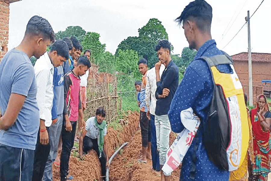 टाटीझरिया प्रखंड क्षेत्र में जलमीनार निर्माण में भारी अनियमितता का आरोप