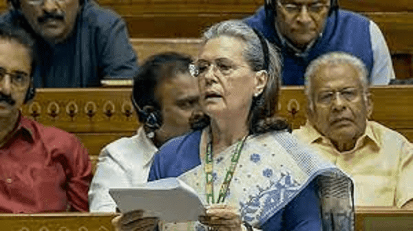 सोनिया ने कहा- बिल राजीव लाए थे; भाजपा सांसद बोले- ये सिर्फ PM का, जिसका गोल उसी का नाम