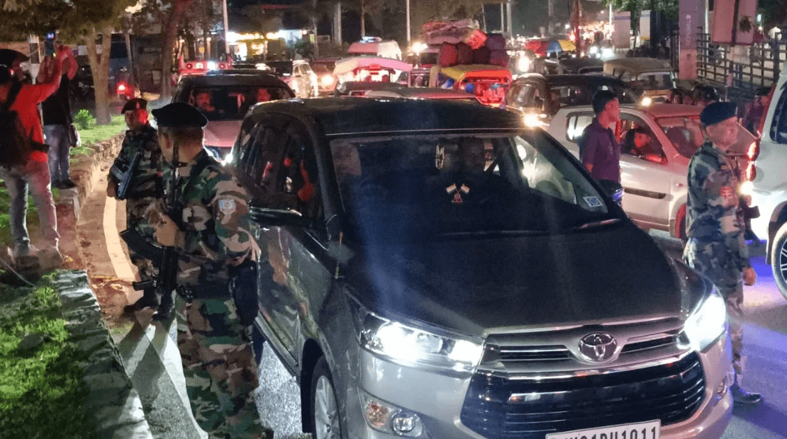 जाम में फँसे CM Hemant देखें तस्वीरें…