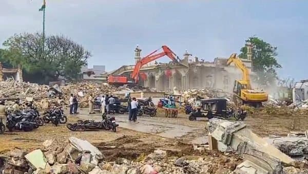 सुप्रीम कोर्ट से मुस्लिम पक्ष को झटका, सरकार के पास रहेगा Gir Somnath की जमीन का कब्जा