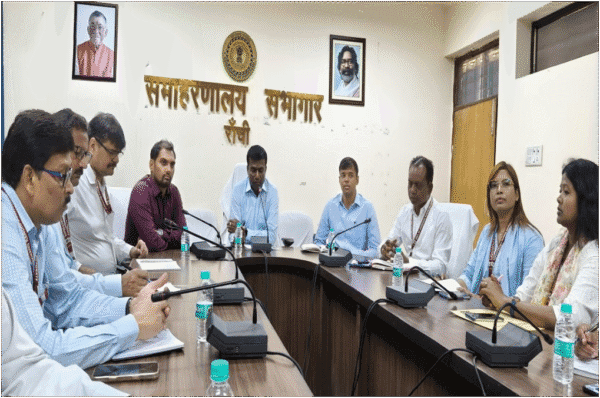 रांची DC की हाईलेवल मीटिंग: मंईया सम्मान योजना के लाभुकों की आधार लिंकिंग जल्द पूरी करें