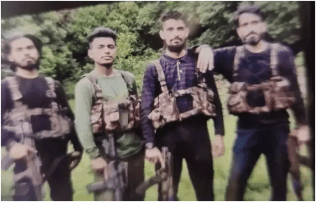 Pahalgam attack latest news, पहलगाम आतंकी हमला 2025, Terror attack Jammu Kashmir, PM Modi Saudi visit cancel, Pahalgam tourist deaths, Kashmir news today Hindi, आतंकवादी तस्वीरें पहलगाम