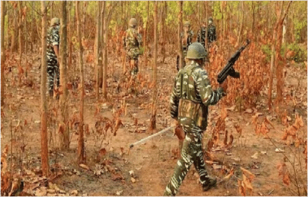गोलियों की तड़तड़ाहट से गूंज उठा Bokaro: एक करोड़ के इनामी नक्सली समेत 8 ढेर, मुठभेड़ जारी
