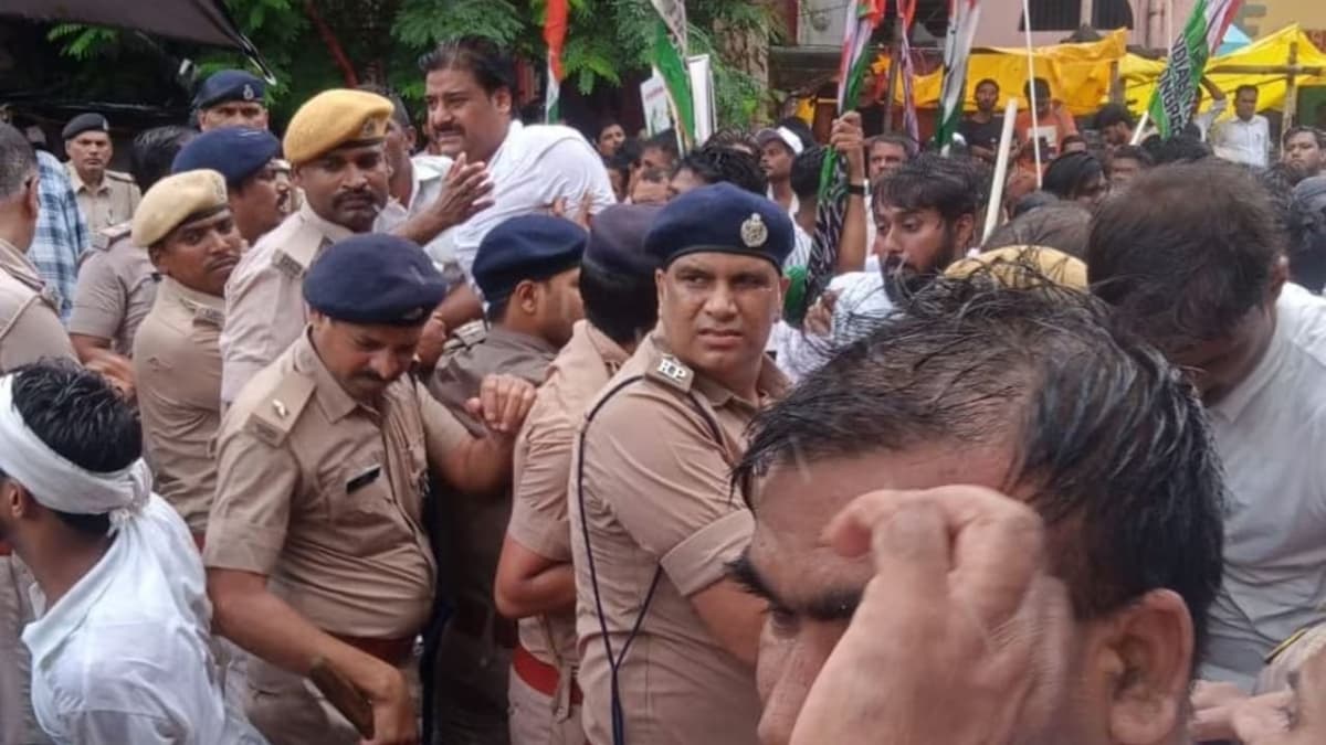 पटना: यूथ कांग्रेस के कार्यकर्ताओं पर लाठीचार्ज