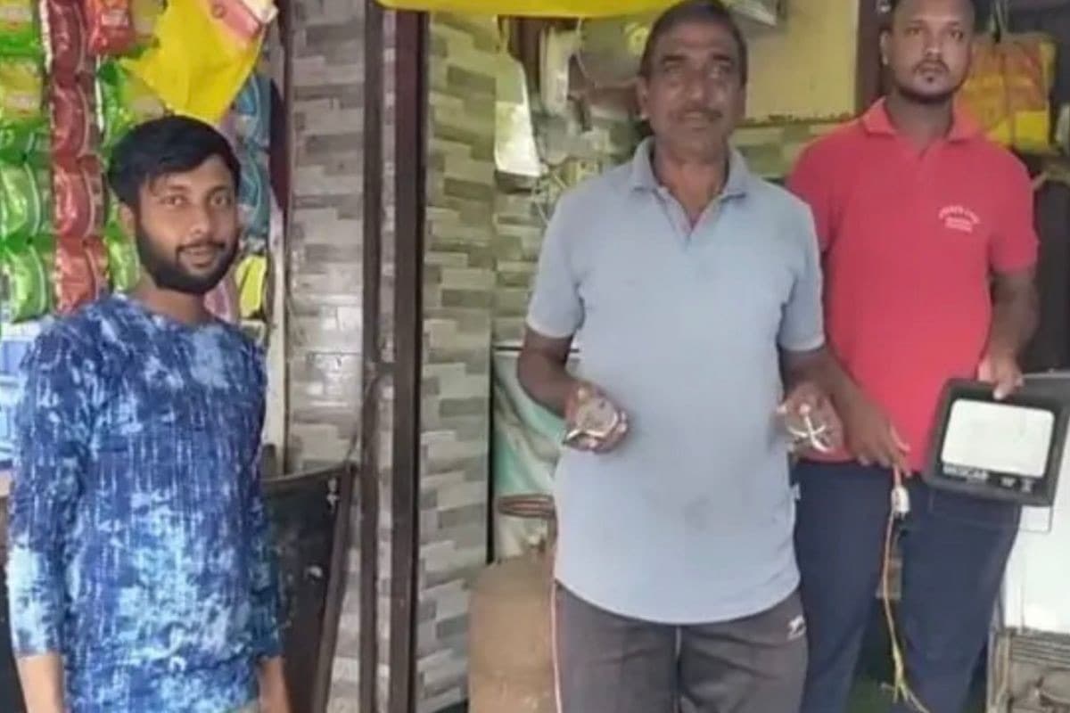 जमशेदपुर: चोरों ने दो दुकानों का ताला तोड़कर की 18 हजार की चोरी