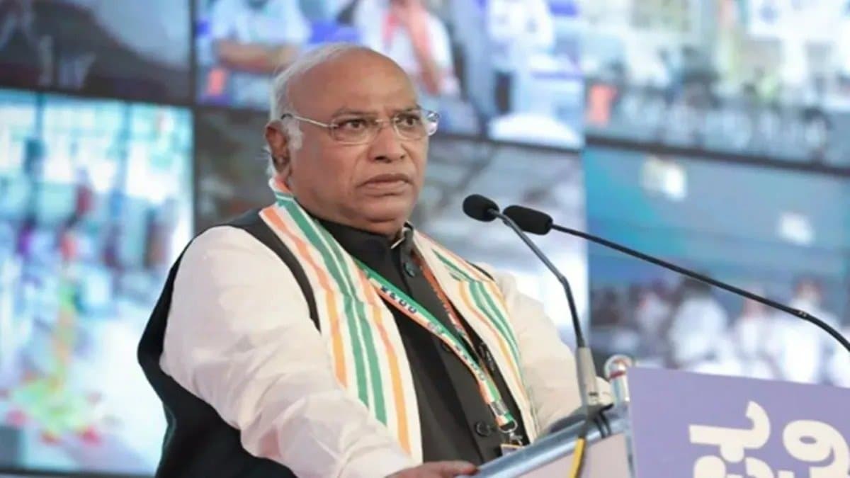 कांग्रेस अध्यक्ष मल्लिकार्जुन की स्वास्थ्य बिगड़ी, बेंगलुरु अस्पताल में भर्ती