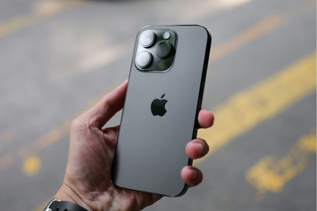 आपकी इन 5 आदतों से फुर्र हो जाती है iPhone की बैटरी, आज ही बदल डाले इन्हें