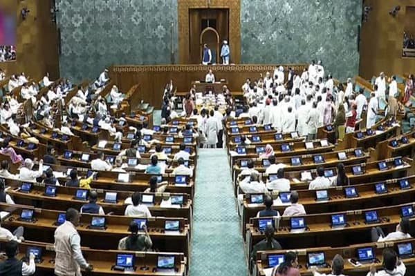 वंदे मातरम पर आज संसद में चर्चा, पीएम नरेंद्र मोदी करेंगे शुरुआत