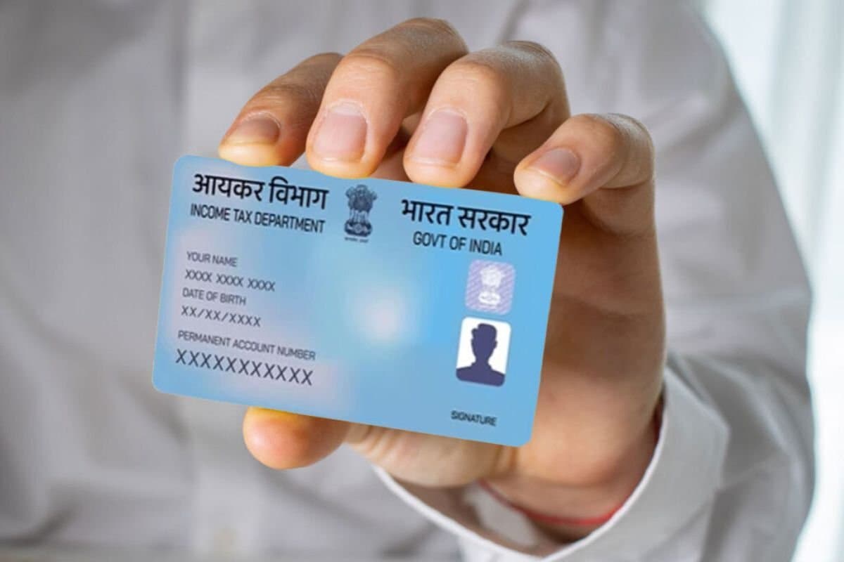 सरकारी दफ्तर जाने का झंझट खत्म, मोबाइल से मिनटों में बदलें PAN Card में अपना नाम, जानें स्टेप बाय स्टेप प्रोसेस