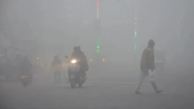 झारखंड में 6 जिलों के लिए घने कोहरे का चेतावनी, पछुआ हवा से बढ़ेगी ठंड