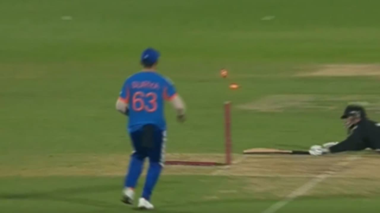 IND vs NZ: हार्दिक के सामने रन चुराने की सेंटनर ने की गुस्ताखी, वी़डियो में देखें 'बुलेट थ्रो' से कैसे निकाली सैंटनर की सारी चालाकी | IND vs NZ 4th T20I Hardik Pandya ran out Mitchell Santner