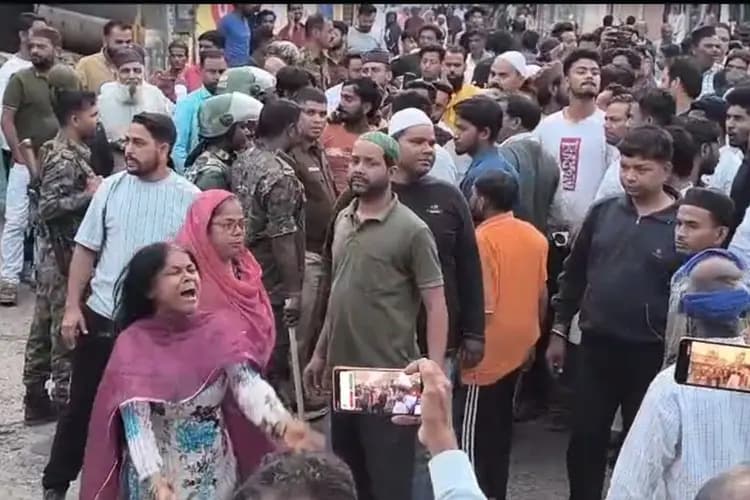 गिरिडीह में निगम चुनाव के दौरान मारपीट और फायरिंग, दो लोगों को लगी गोली, बोकारो के चास में SDPO पर हमला