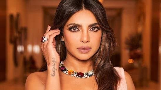Priyanka Chopra ने फिल्म के इवेंट में पी डाली शराब? Nick Jonas का बीवी को संभालना हुआ मुश्किल