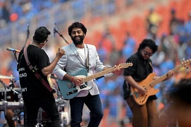 Arijit Singh ने निर्दयी दुनिया में फैन्स के प्यार का किया शुक्रिया, सिंगर ने पोस्ट कर किसे कोसा