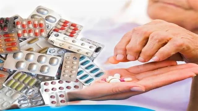 पटना में फाइलेरिया की दवा सेवन से 38 बच्चों की तबीयत बिगड़ी, अभिभावकों ने विरोध किया