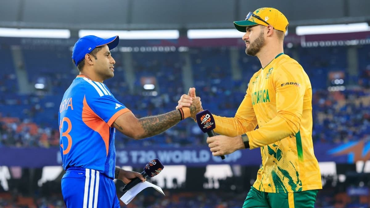 IND vs SA Super-8 Match: प्लेइंग-11 से क्यों बाहर हुए उपकप्तान अक्षर पटेल? कप्तान सूर्यकुमार यादव ने बताई वजह | ICC T20 World Cup 2026 India vs South Africa Axar Patel drop from playing 11