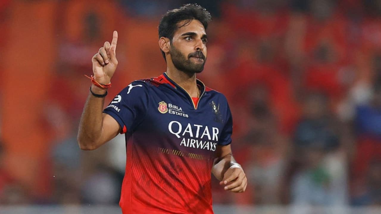 बस 2 विकेट और... पहले ही मैच में इतिहास रच देंगे भुवनेश्वर कुमार! दुनिया का बड़े से बड़ा तेज गेंदबाज भी नहीं कर पाया ये काम | IPL 2026 Bhuvneshwar Kumar create history as soon as take two wickets