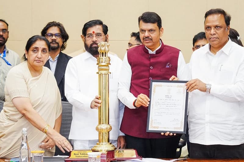 Maharashtra: Officials will not stand in front of tainted MPs and MLAs... Changes in protocol rules
