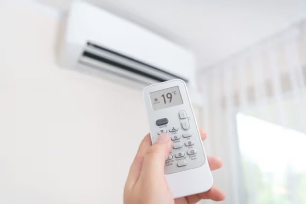 AC की कूलिंग हो गई कम? इन आसान तरीकों से घर बैठे चेक करें गैस लेवल