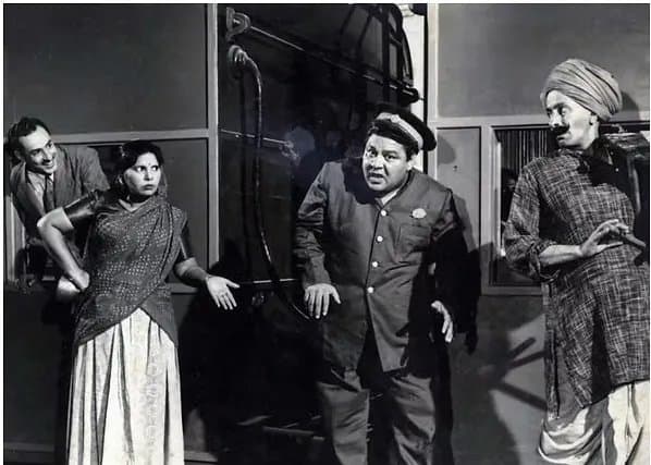 Tragic Accident: Actor Loses Life During Death Scene; Onlookers Mistook It for Acting and Kept Applauding