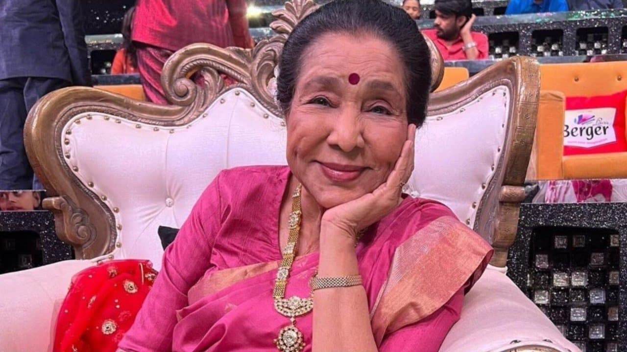 मशहूर गायिका आशा भोसले को पड़ा दिल का दौरा, ब्रीच कैंडी अस्पताल में भर्ती | Asha Bhosle suffers Cardiac Arrest admitted to Breach Candy Hospital