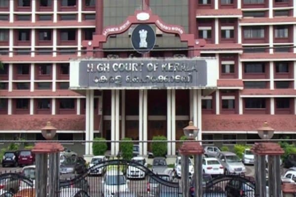 Court takes tough stand in fee dispute: Lawyers seeking stay of verdict fined Rs 50,000