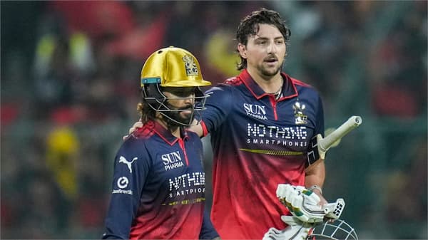 RCB के टिम डेविड और रजत पाटीदार ने निकाला CSK के गेंदबाजों का दम, 5 ओवर में 97 रन कूटे...