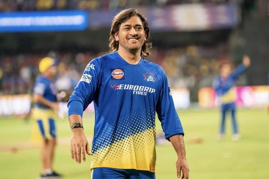 DHONI3.jpg