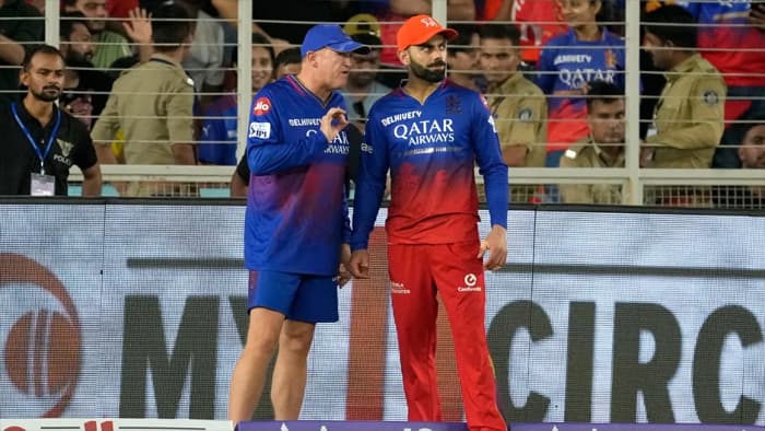 RCB के हेड कोच ने ये क्या कर दिया, IPL ने लगा दी मोटी पेनाल्टी