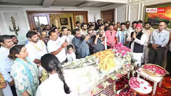 Emotional meeting after Pratik Yadav's death, Aparna and Akhilesh's conversation in a closed room