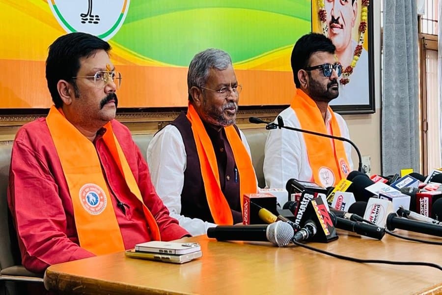 बाबूलाल मरांडी ने स्वास्थ्य विभाग के एंबुलेंस घोटाले और अवैध नियुक्तियों पर CBI जांच की मांग की।