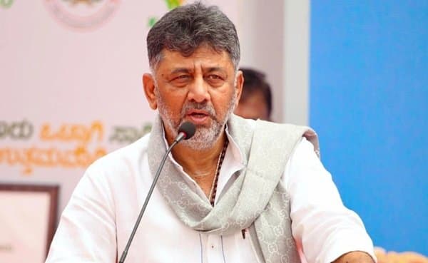 DK Shivakumar questions Tamil Nadu Governor's decision; says TVK should be given the opportunity to prove its majority | डीके शिवकुमार ने तमिलनाडु राज्यपाल के फैसले पर उठाए सवाल, बोले