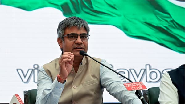 APP से BJP में आए संदीप पाठक पर लटकी गिरफ्तारी की तलवार, पंजाब में गैर जमानती धाराओं में दो केस दर्ज, पुलिस घर पहुंची तो गाड़ी में बैठकर निकले