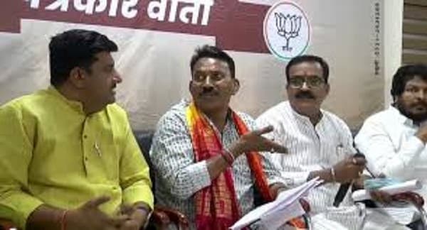 Minister Silawat asked about Malviya controversy, leaders make reform statement on stage